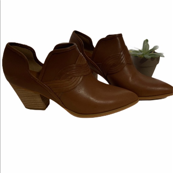 Lien Do Booties - Picture 3 of 7